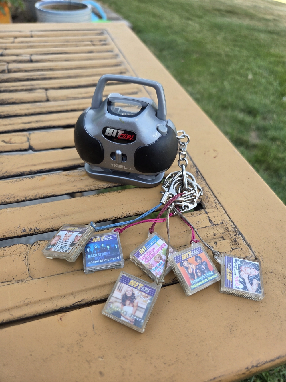Tiger Electronics HitClips Boombox with 6 Music Clips
